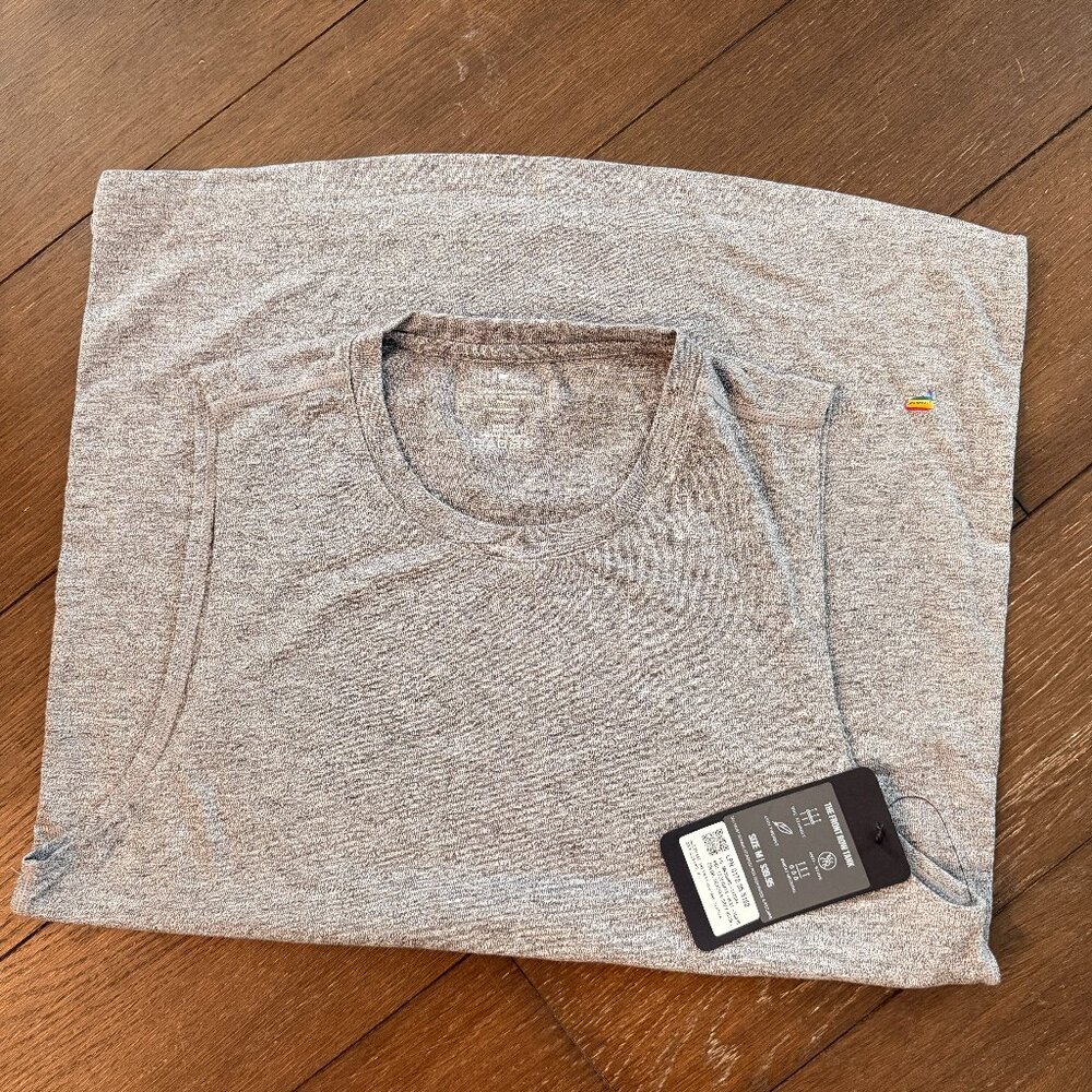 Mens Fabletics Muscle Tank- Size Medium- Gray NWT